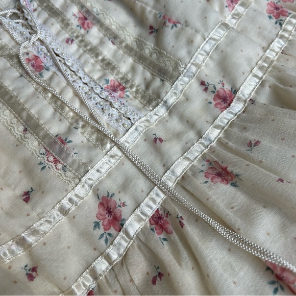 Vintage 1981 Jessica McClintock for Gunne Sax ivory-sprigged prom dress - Picture 4 of 7